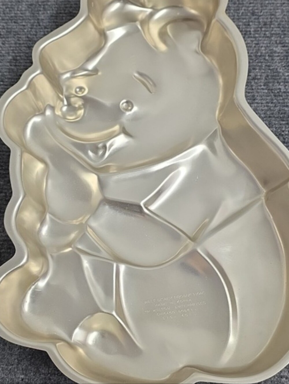 Wilton Winnie the Pooh Aluminum Cake Pan Disney Character Baking Mold